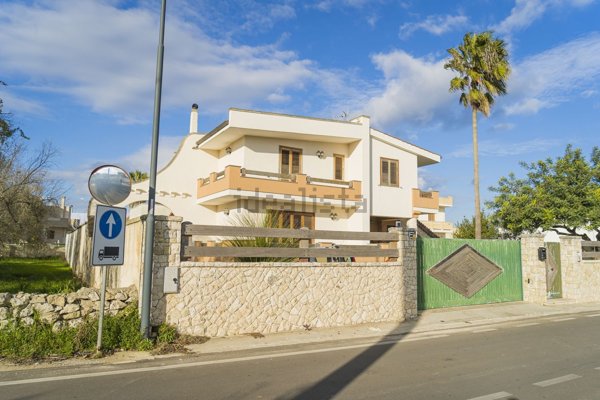 casa indipendente in vendita ad Ortelle in zona Vignacastrisi