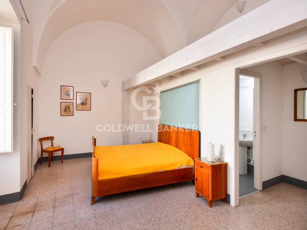 intera palazzina in vendita a Parabita