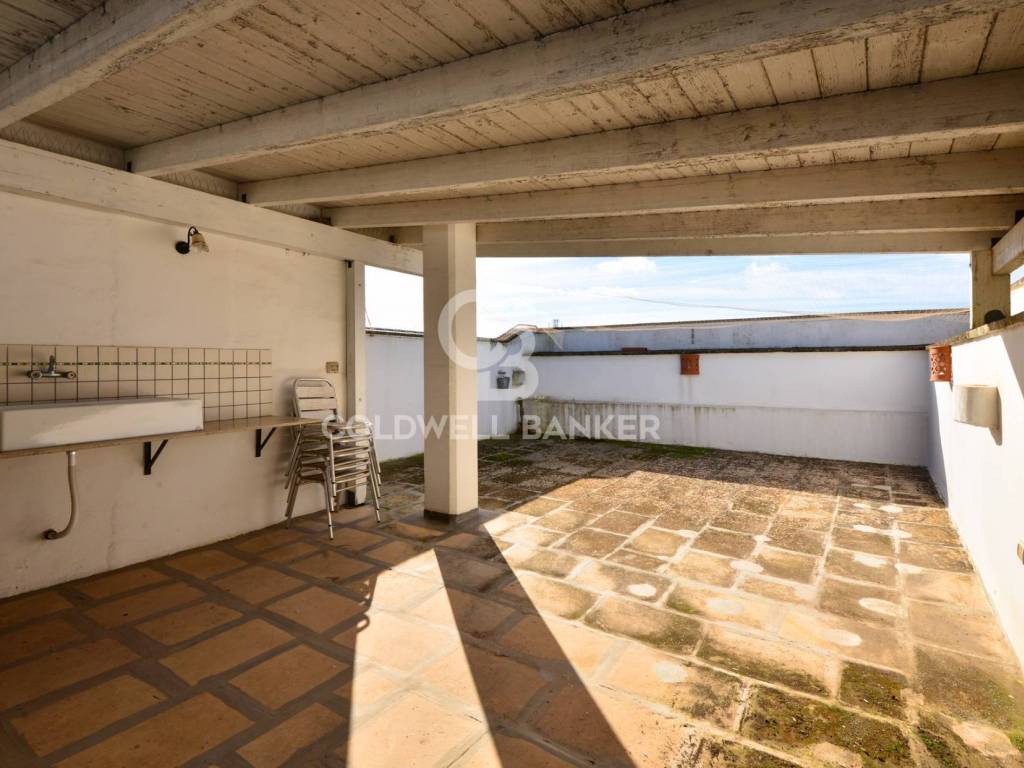 intera palazzina in vendita a Parabita