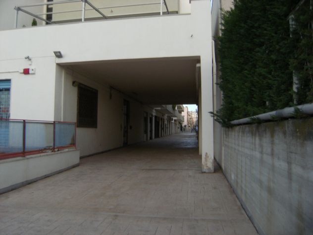 locale commerciale in vendita a Parabita