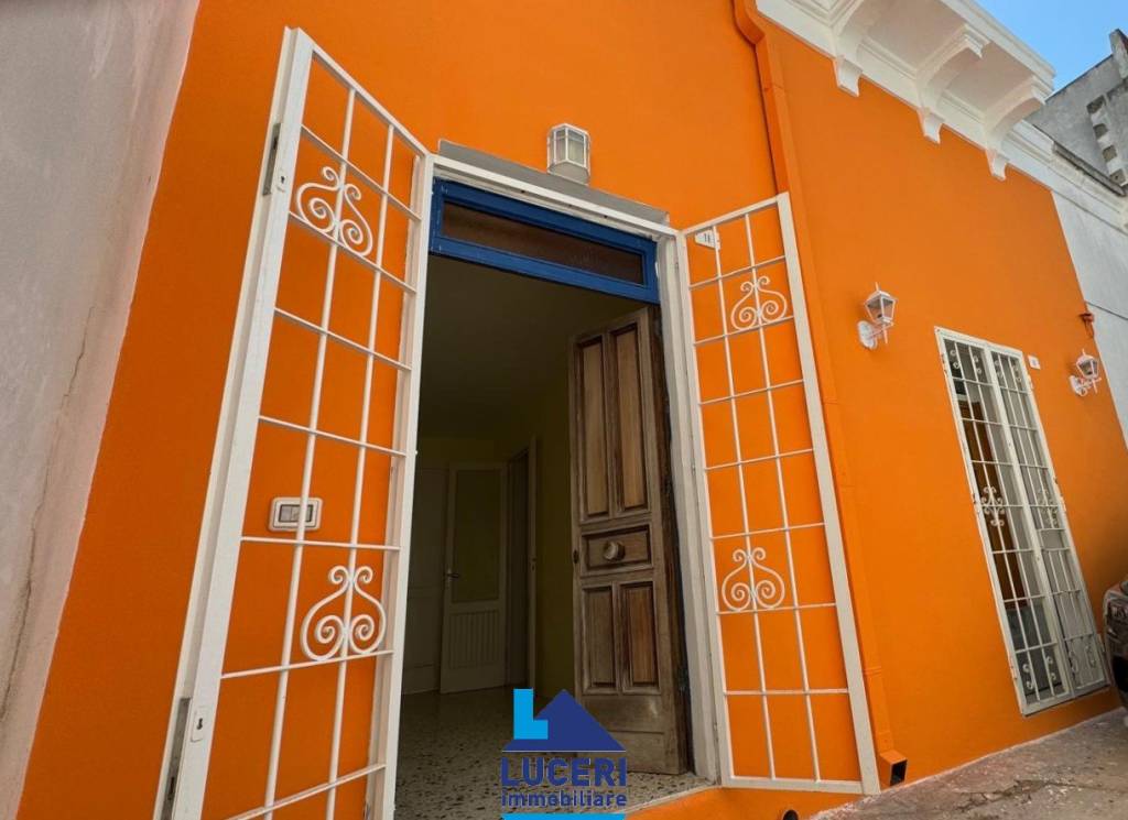 casa indipendente in vendita a Parabita