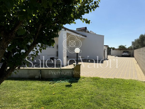 casa indipendente in vendita a Parabita