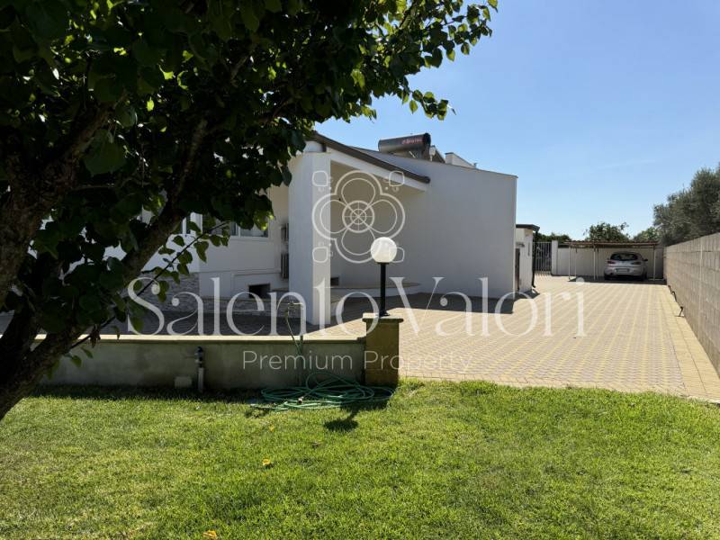 casa indipendente in vendita a Parabita