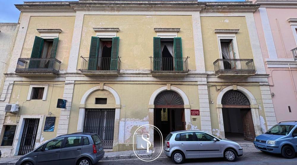 locale commerciale in vendita a Parabita
