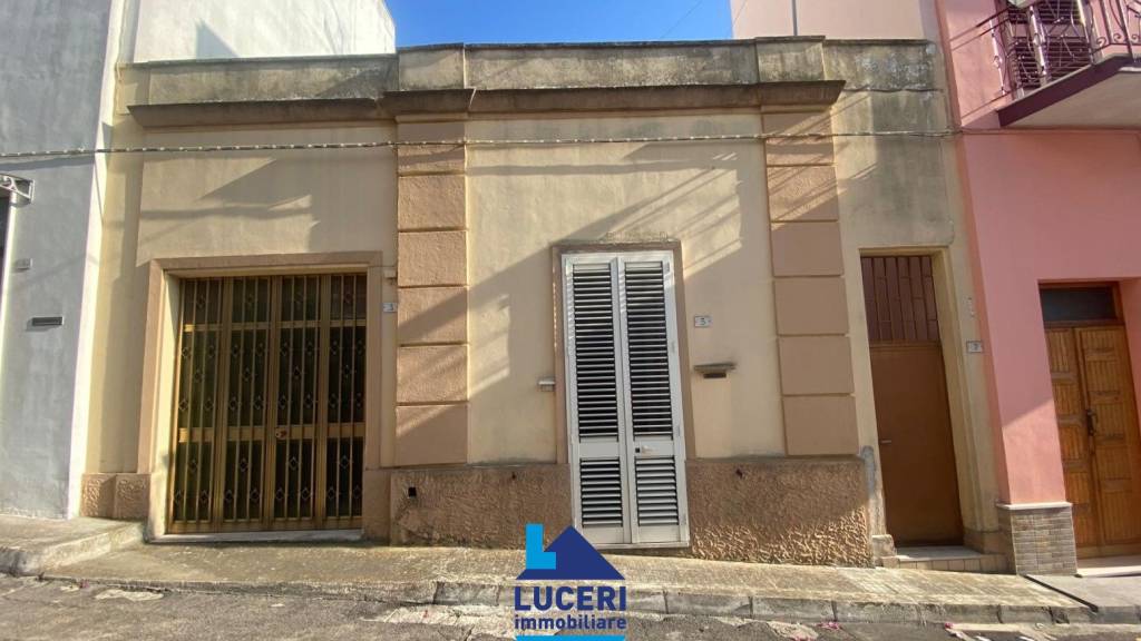 casa indipendente in vendita a Parabita