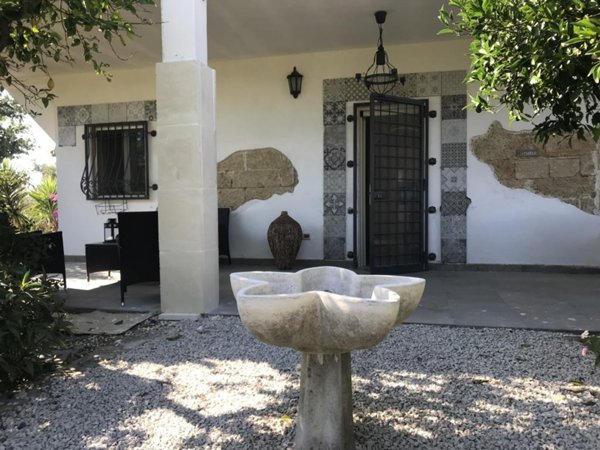 casa indipendente in vendita a Parabita