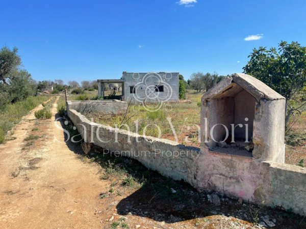 casa indipendente in vendita a Parabita