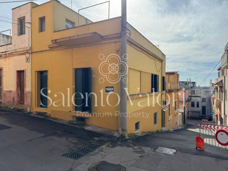casa indipendente in vendita a Parabita