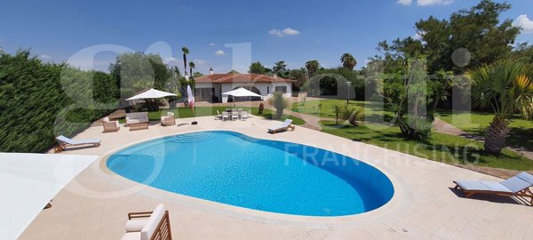 casa indipendente in vendita a Parabita