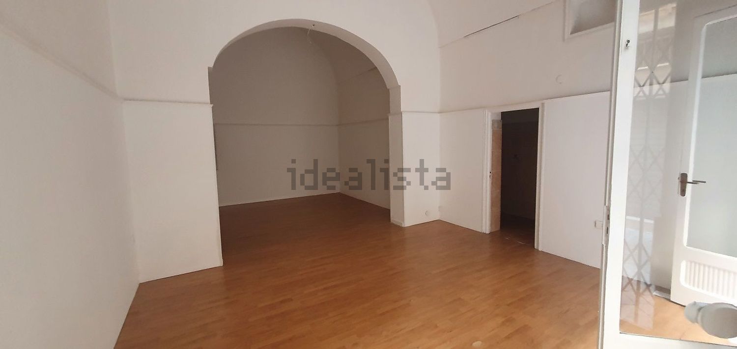 locale commerciale in vendita a Parabita