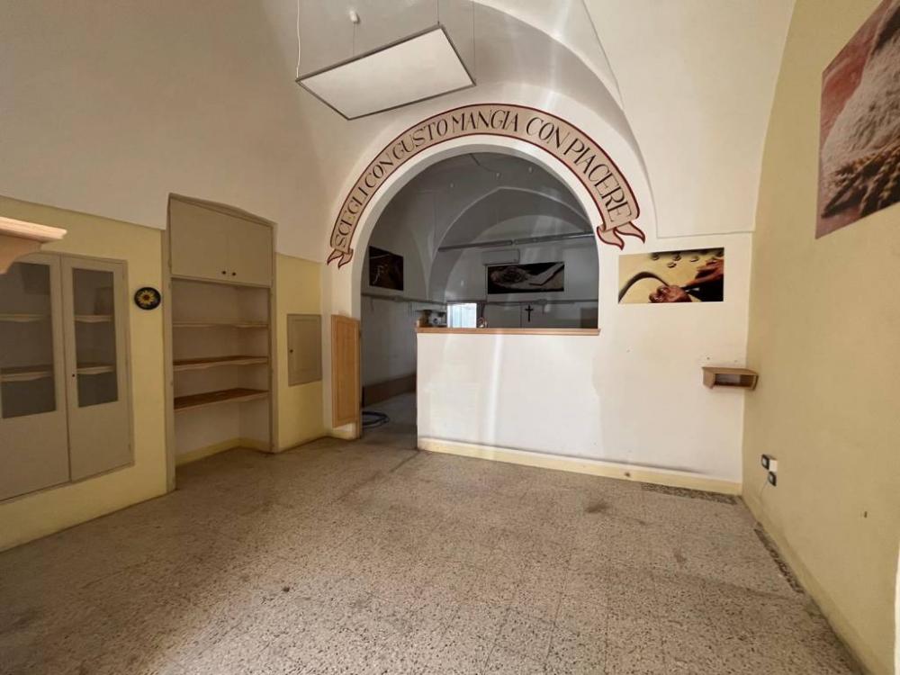 negozio in vendita a Parabita