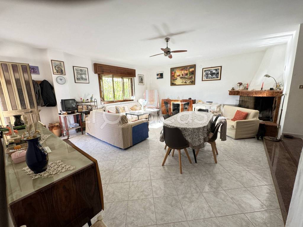 casa indipendente in vendita a Parabita