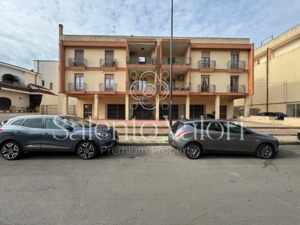 negozio in vendita a Parabita