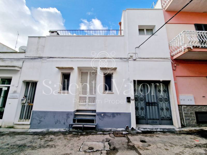 casa indipendente in vendita a Parabita