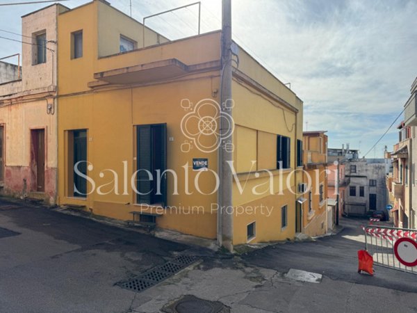 casa indipendente in vendita a Parabita