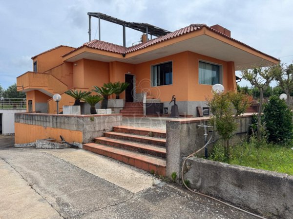 casa indipendente in vendita a Parabita
