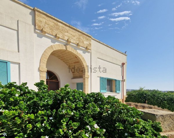casa indipendente in vendita a Parabita