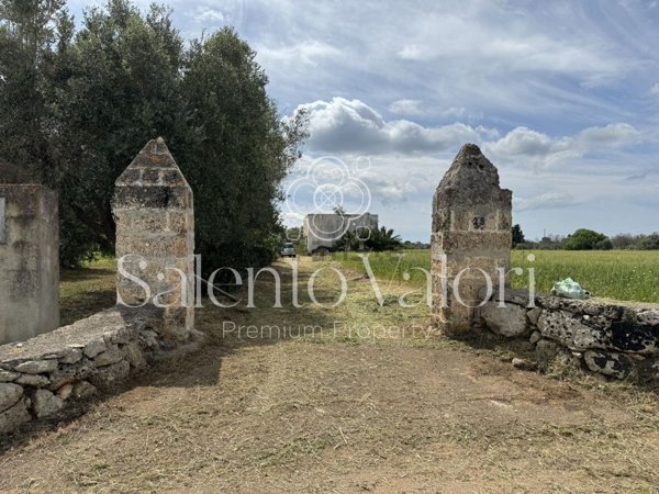 quadrivano in vendita a Parabita