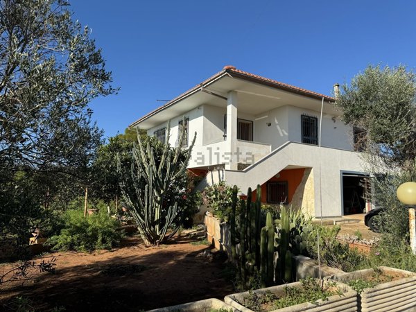 casa indipendente in vendita a Parabita
