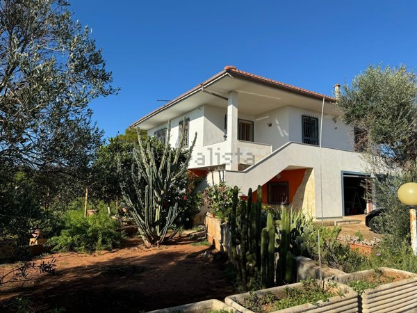 casa indipendente in vendita a Parabita