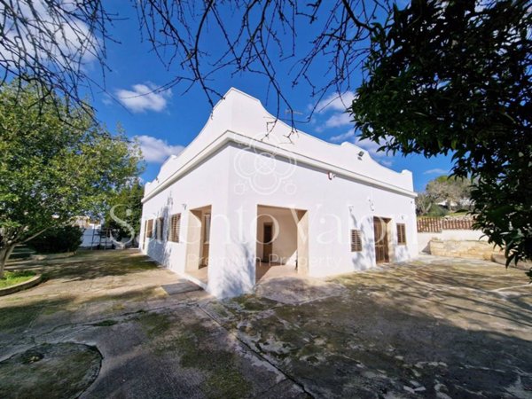 casa indipendente in vendita a Parabita