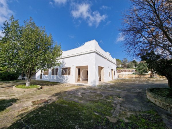 casa indipendente in vendita a Parabita