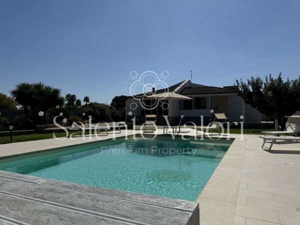 casa indipendente in vendita a Parabita