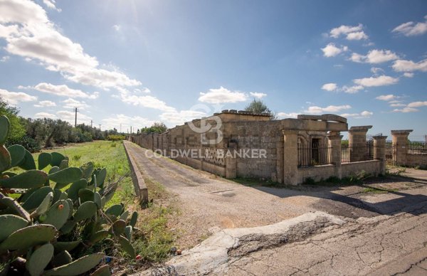 terreno edificabile in vendita a Parabita