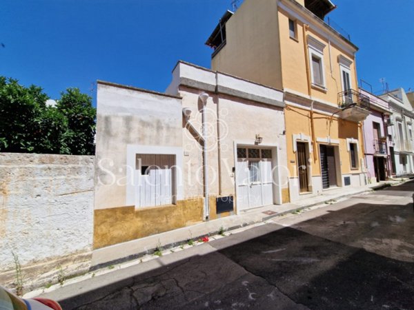 casa indipendente in vendita a Parabita