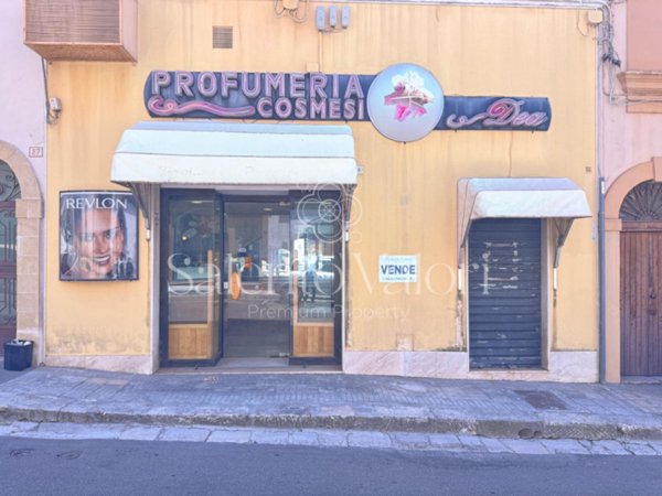 negozio in vendita a Parabita