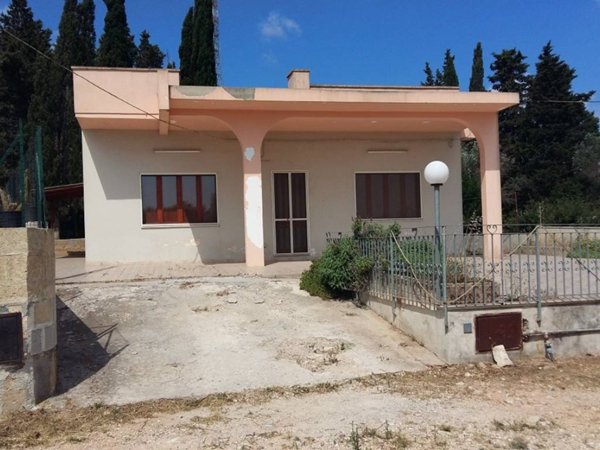casa indipendente in vendita a Parabita