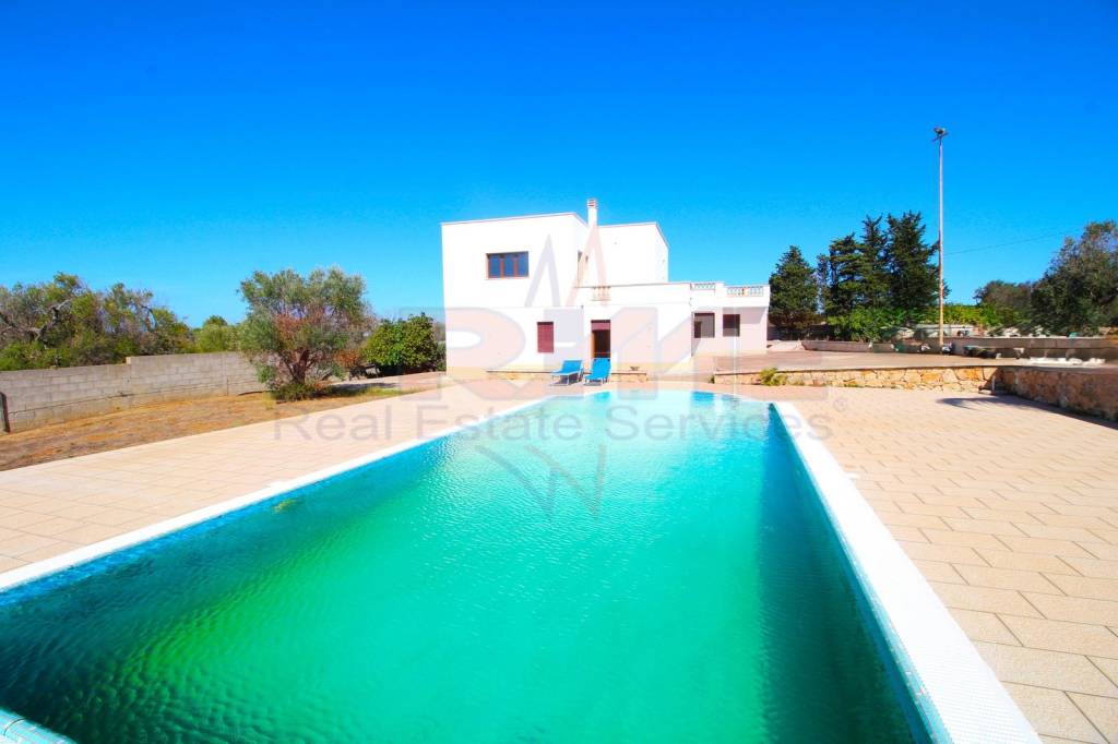 casa indipendente in vendita a Parabita
