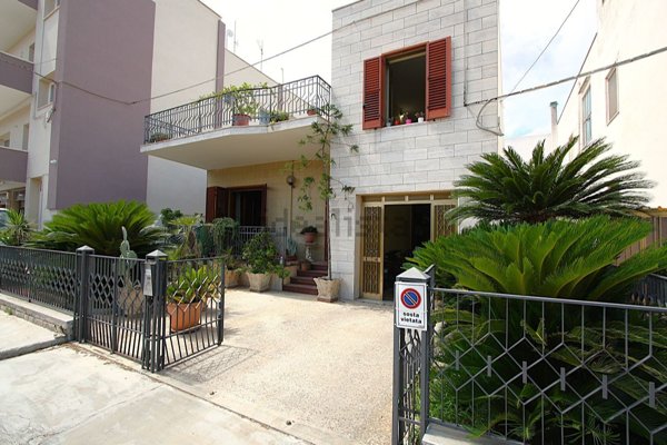 casa indipendente in vendita a Parabita