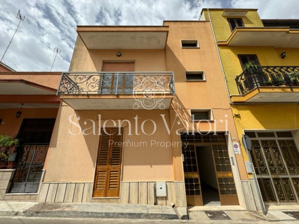 casa indipendente in vendita a Parabita