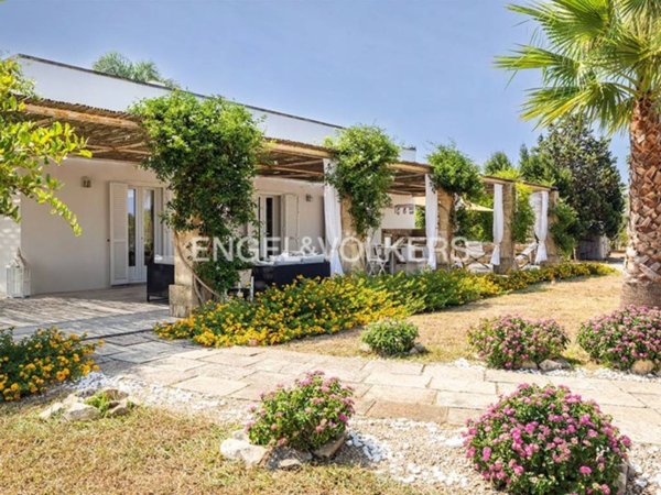 casa indipendente in vendita a Parabita