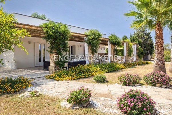 casa indipendente in vendita a Parabita