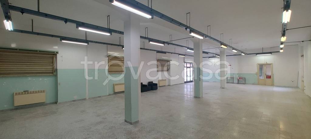 locale commerciale in vendita a Parabita