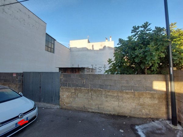 terreno edificabile in vendita a Parabita