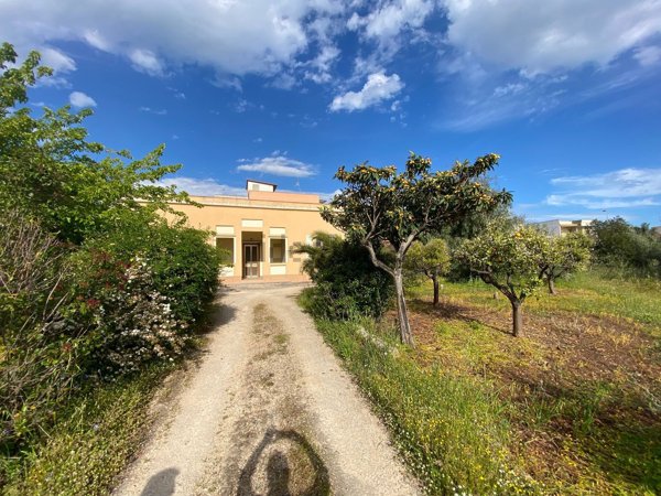 casa indipendente in vendita a Parabita