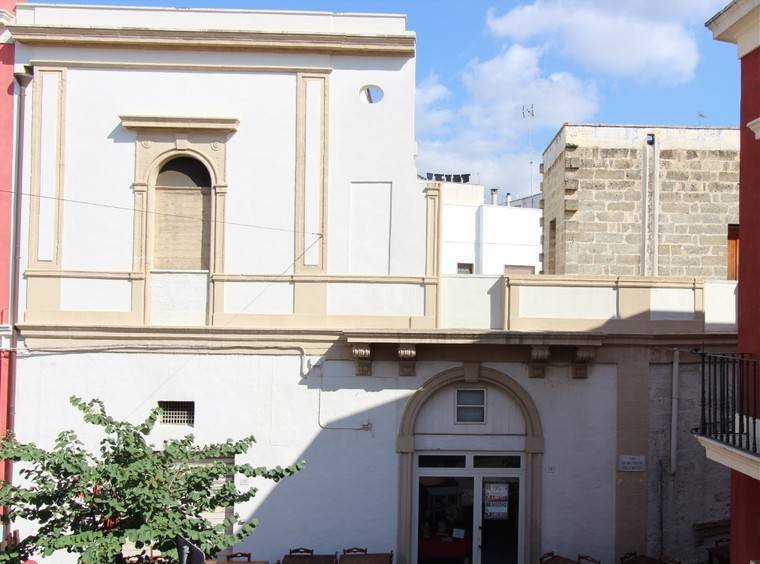 locale commerciale in vendita a Parabita