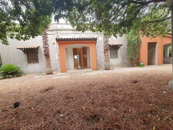 casa indipendente in vendita a Parabita