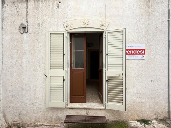 pentavano in vendita a Parabita