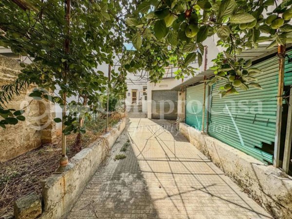 casa indipendente in vendita a Parabita