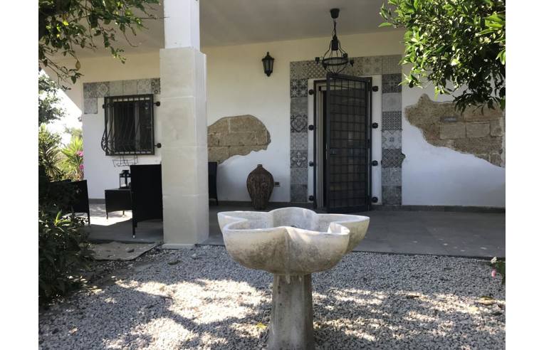 casa indipendente in vendita a Parabita