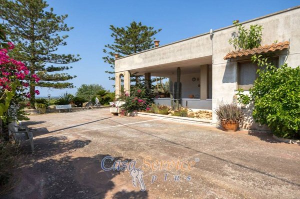 casa indipendente in vendita a Parabita