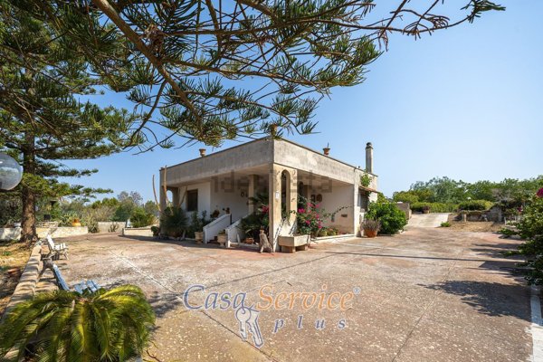 casa indipendente in vendita a Parabita