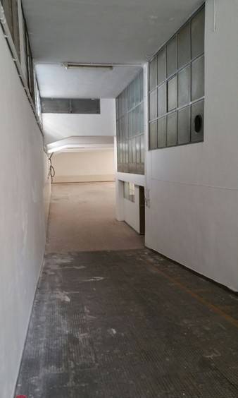 locale commerciale in vendita a Parabita