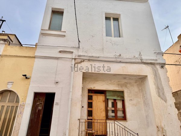 pentavano in vendita a Parabita