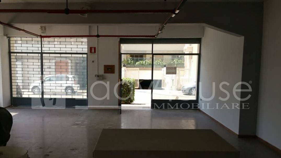 locale commerciale in vendita a Parabita