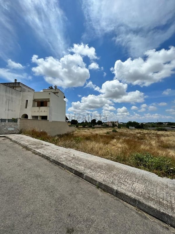 terreno edificabile in vendita a Parabita